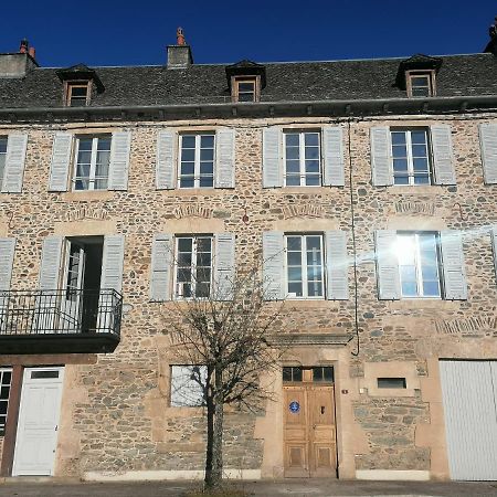 Gite Les Pieds Dans L'Olt - Ultreia Estaing  Bagian luar foto