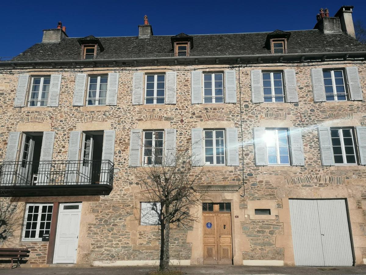 Gite Les Pieds Dans L'Olt - Ultreia Estaing  Bagian luar foto